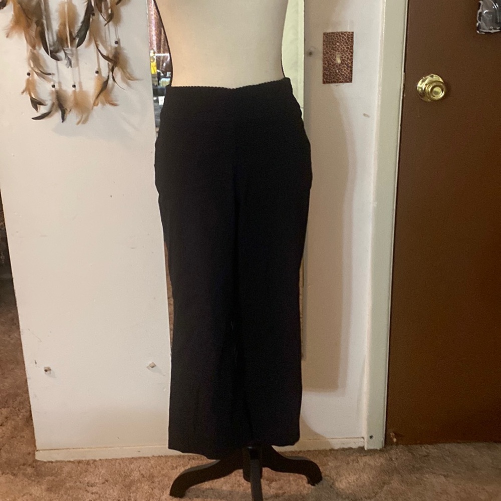 🎸🎸JM collections black capri slit bottom with embellishment deco